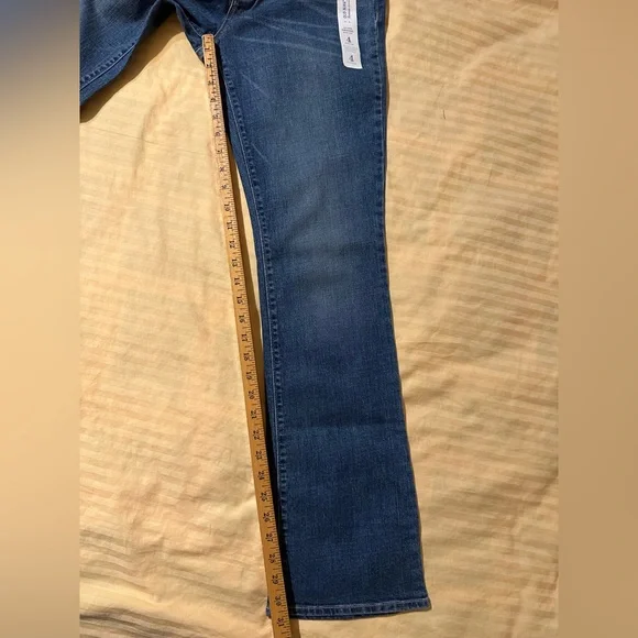 Old Navy flared jeans. Size 4. - Picture 4 of 5